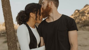 couple kissing forehead